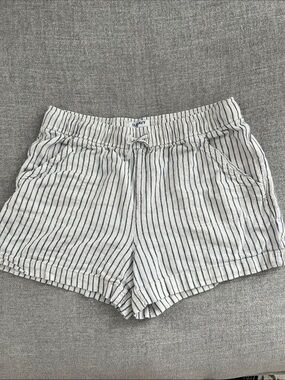 Linen White and Navy Striped High-Waist Shorts